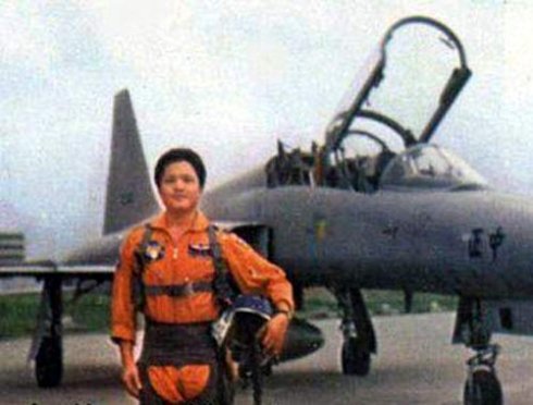 黄植诚驾机庆祝回归祖国大陆