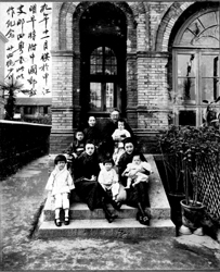 庆祝第一任总理唐绍仪诞生